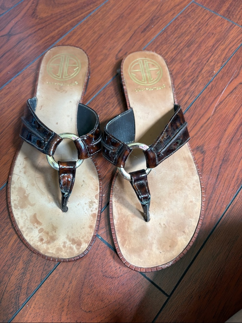 Lilly Pulitzer tortoise thong sandal. Size 6.5
